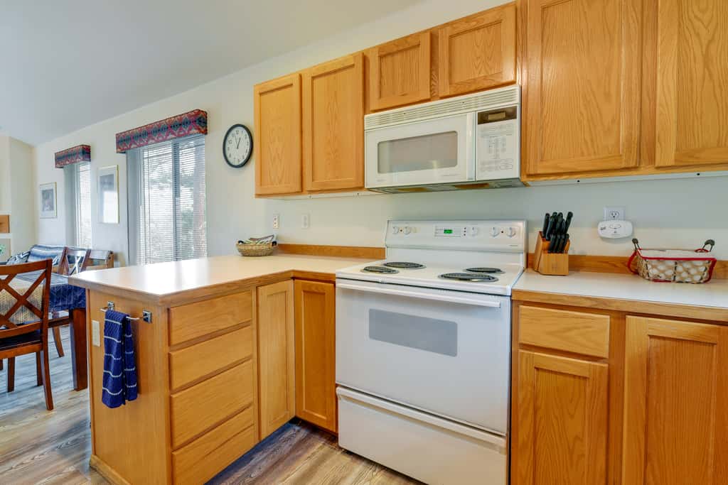 Resort-Style Klamath Falls Home, Golf Course View!
