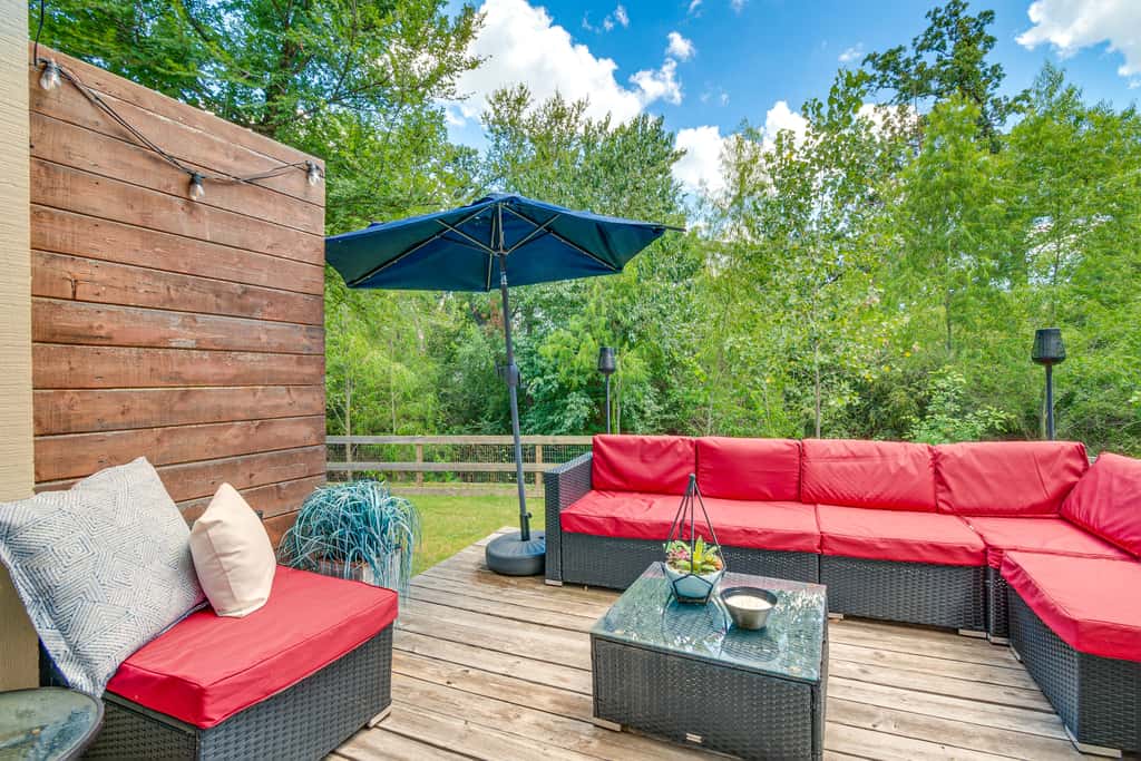 Convenient Bryan Townhome w/ Patio < 3 Mi to A&M!