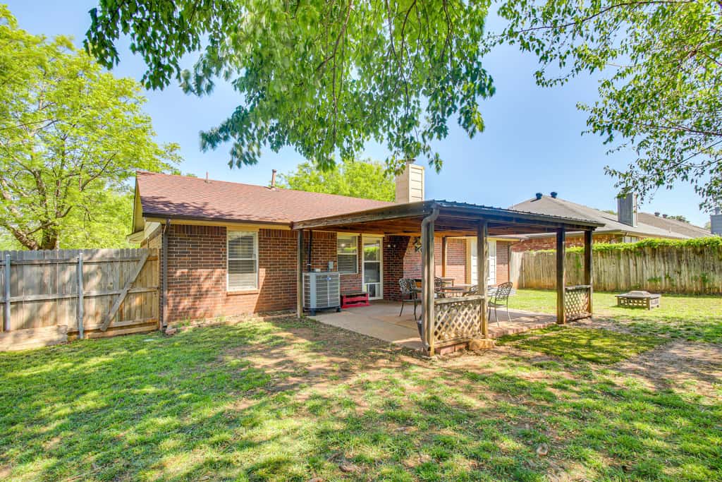 2 Mi to OU: Family-Friendly Retreat w/ Patio!