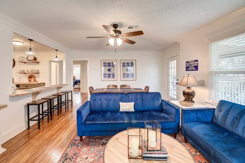 2 Mi to Magnolia Mkt: Cozy Retreat w/ Shared Yard