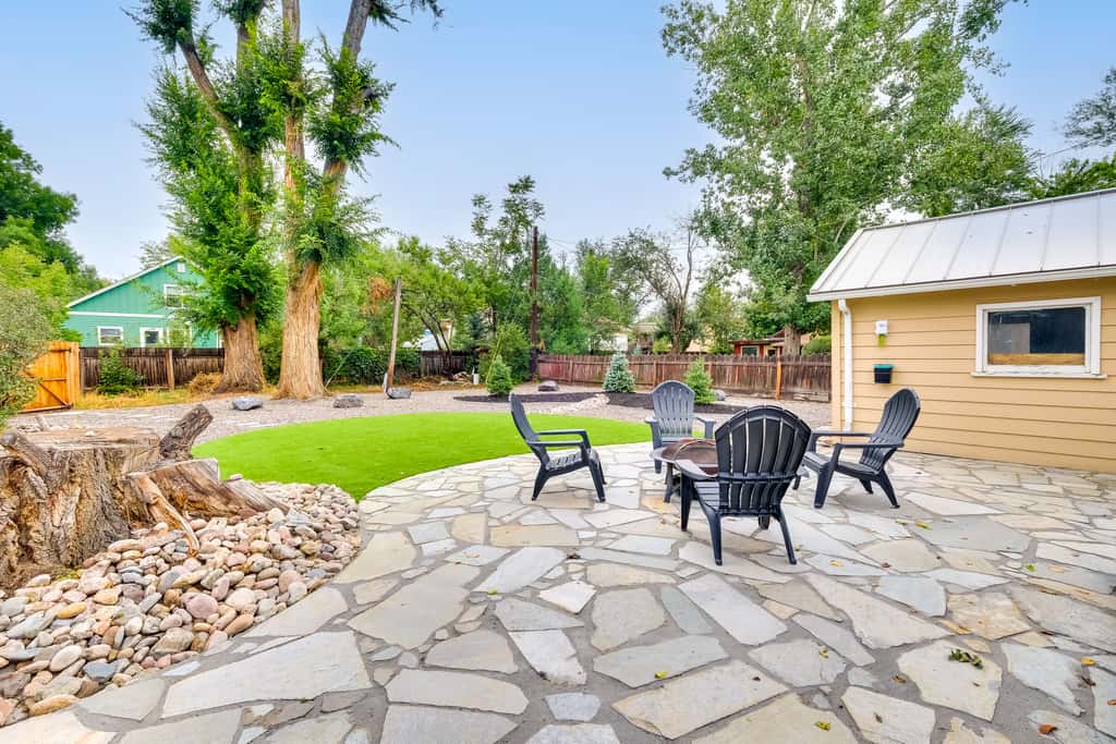 Loveland Retreat w/ Bicycles, Deck & Fire Pit!
