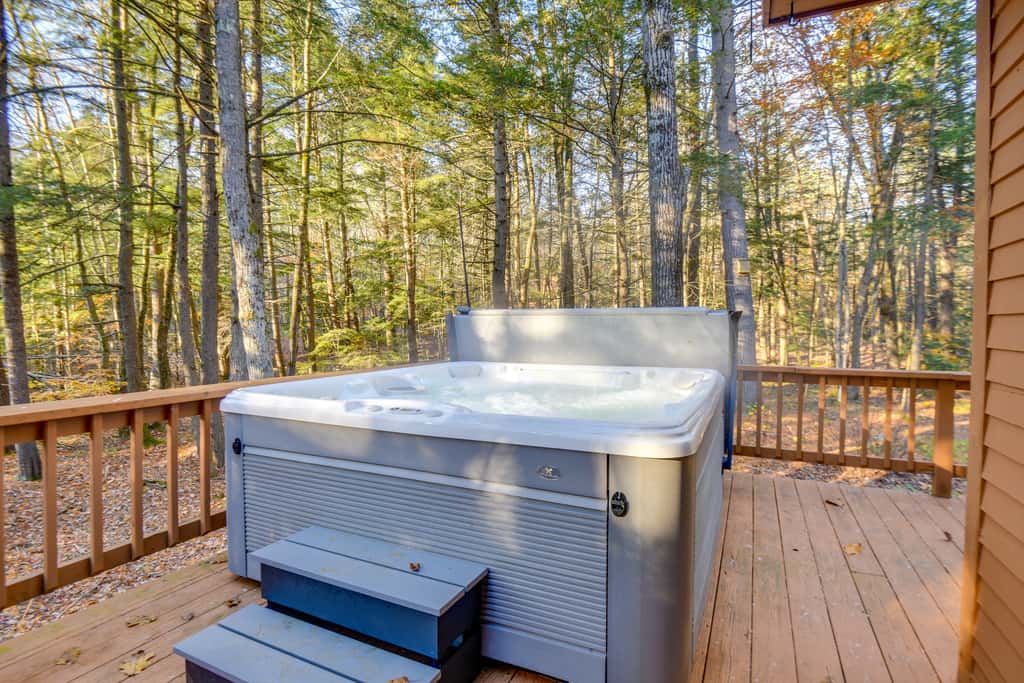 Hot Tub, Near Saco River! Summer Family Getaway