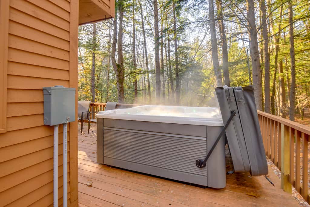 Hot Tub, Near Saco River! Summer Family Getaway