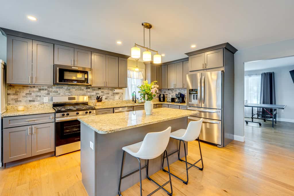 Mtn-View Gem w/ Hot Tub & Fire Pit in North Conway