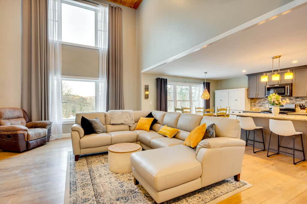 Mtn-View Gem w/ Hot Tub & Fire Pit in North Conway
