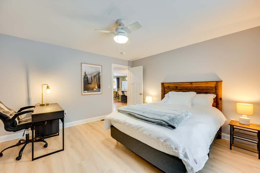 Mtn-View Gem w/ Hot Tub & Fire Pit in North Conway
