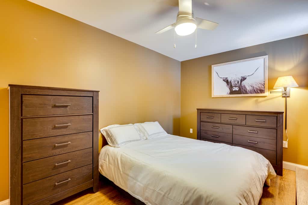 Mtn-View Gem w/ Hot Tub & Fire Pit in North Conway