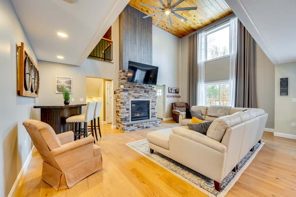 Mtn-View Gem w/ Hot Tub & Fire Pit in North Conway