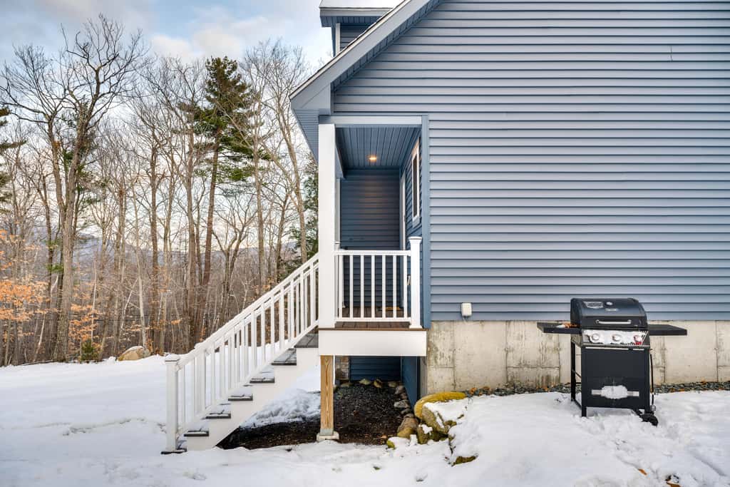 Mtn-View Gem w/ Hot Tub & Fire Pit in North Conway