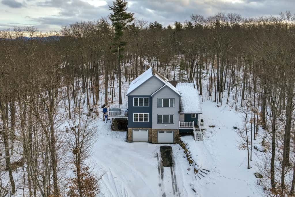 Mtn-View Gem w/ Hot Tub & Fire Pit in North Conway