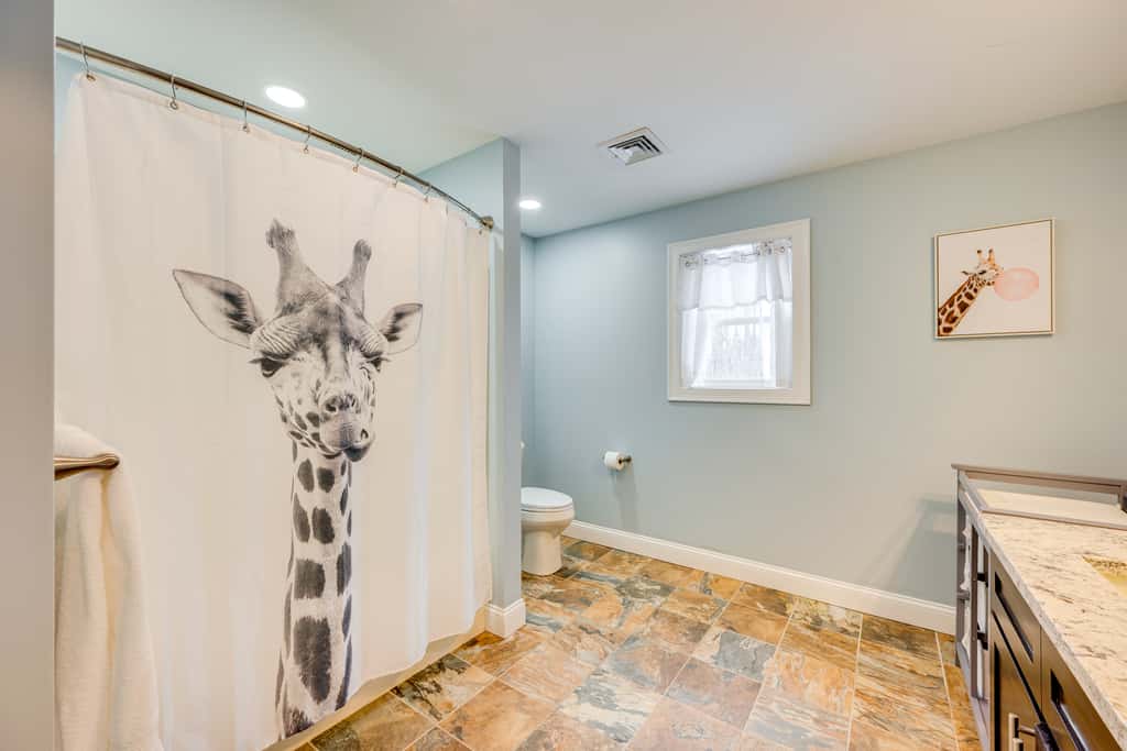 Mtn-View Gem w/ Hot Tub & Fire Pit in North Conway