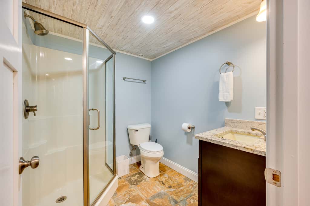 Mtn-View Gem w/ Hot Tub & Fire Pit in North Conway
