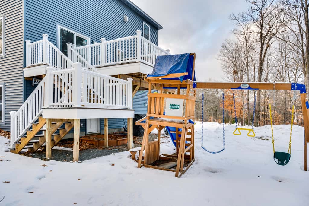 Mtn-View Gem w/ Hot Tub & Fire Pit in North Conway