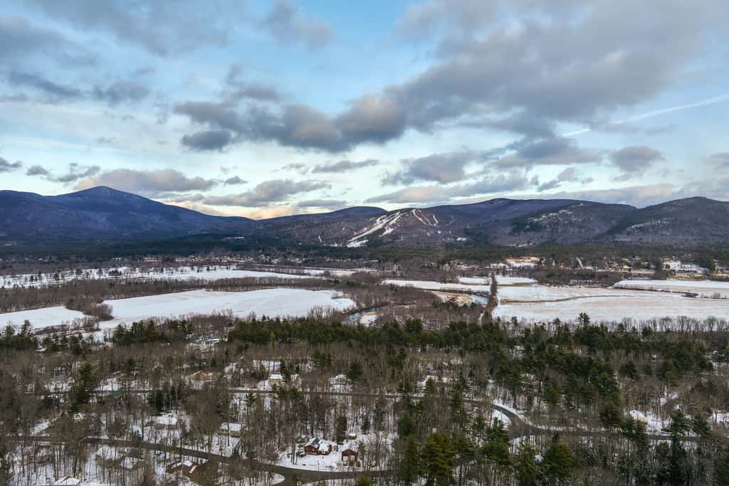 Mtn-View Gem w/ Hot Tub & Fire Pit in North Conway
