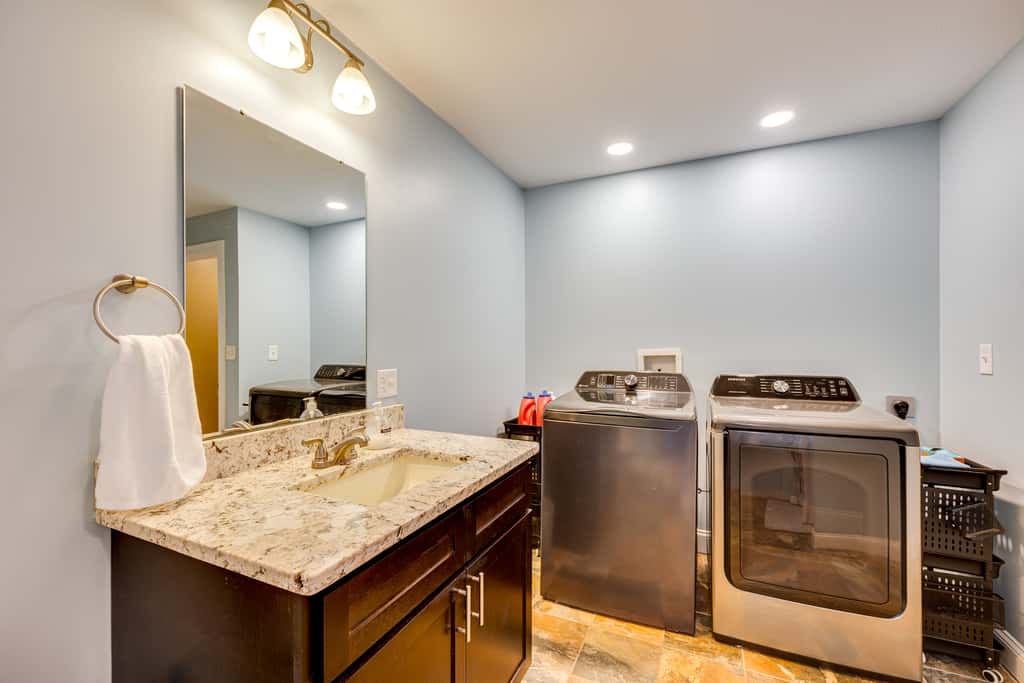 Mtn-View Gem w/ Hot Tub & Fire Pit in North Conway