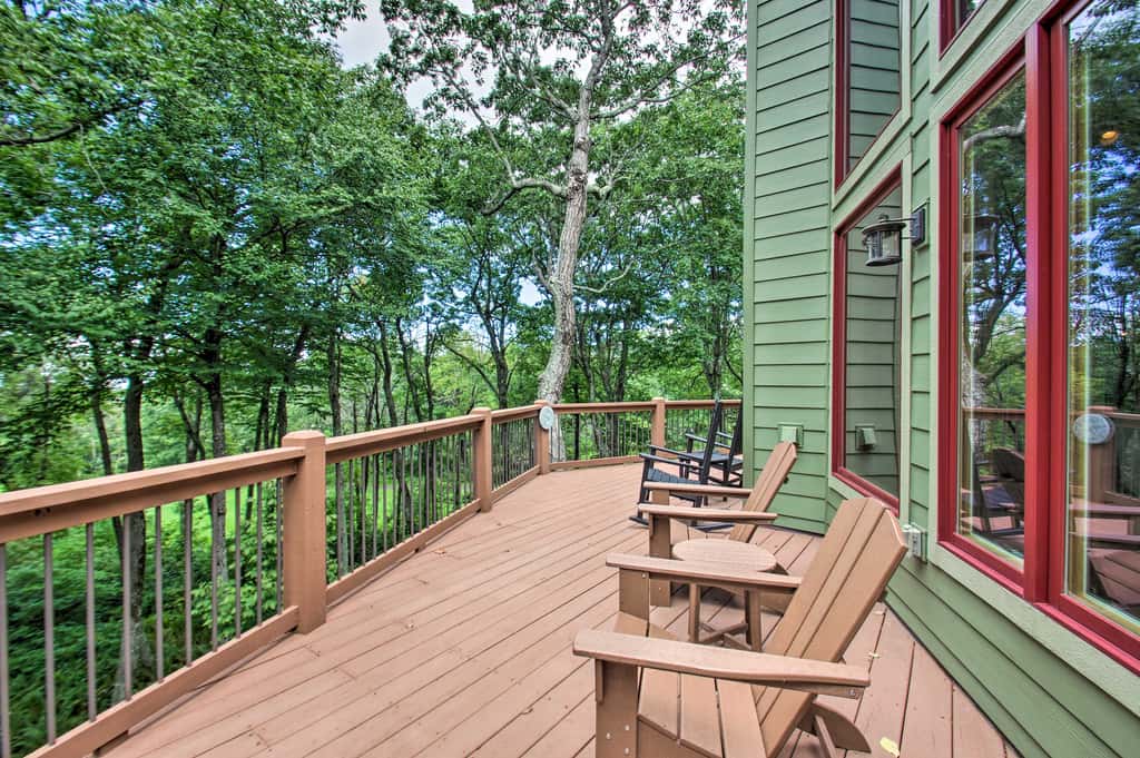 Luxe Wintergreen Resort Escape w/ Hot Tub!