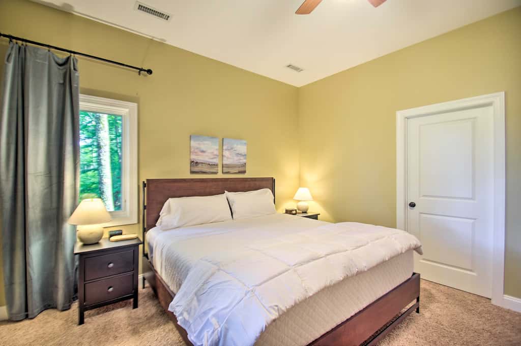 Luxe Wintergreen Resort Escape w/ Hot Tub!