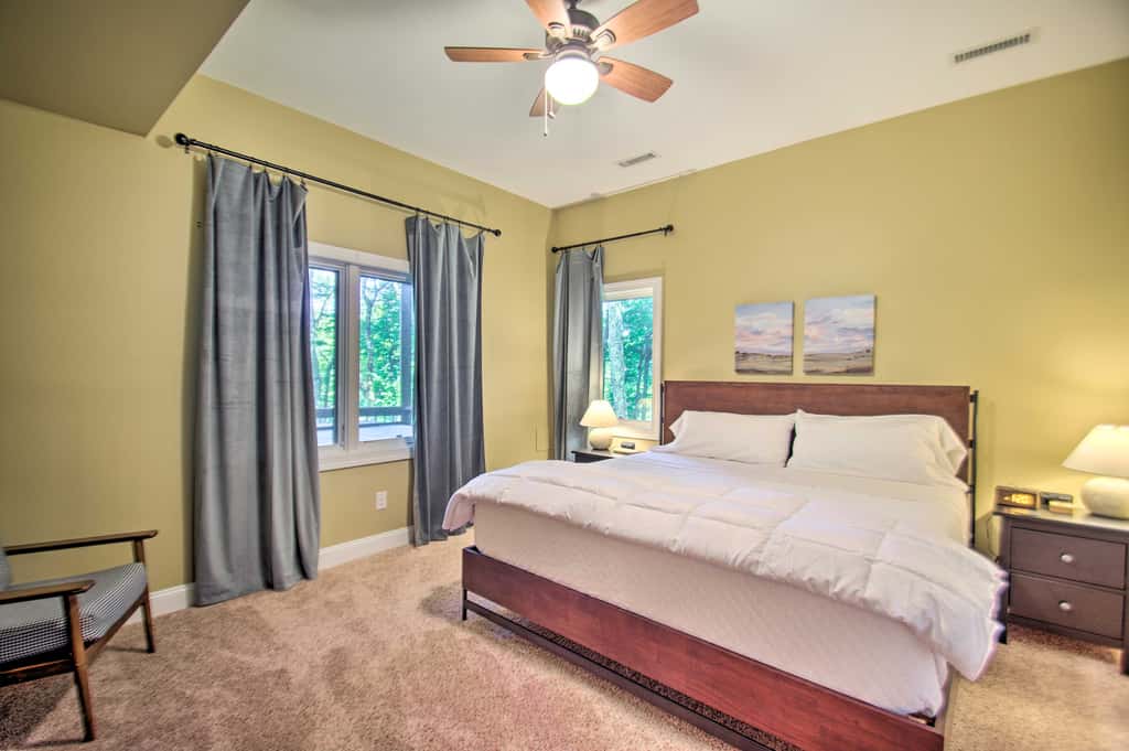 Luxe Wintergreen Resort Escape w/ Hot Tub!