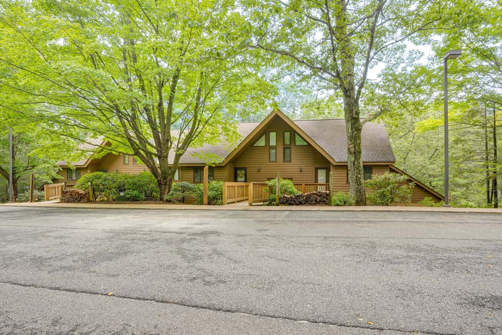 Wintergreen Condo: Walk to Slopes,Trails & Market!