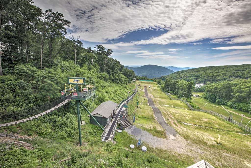 Wintergreen Condo: Walk to Slopes,Trails & Market!