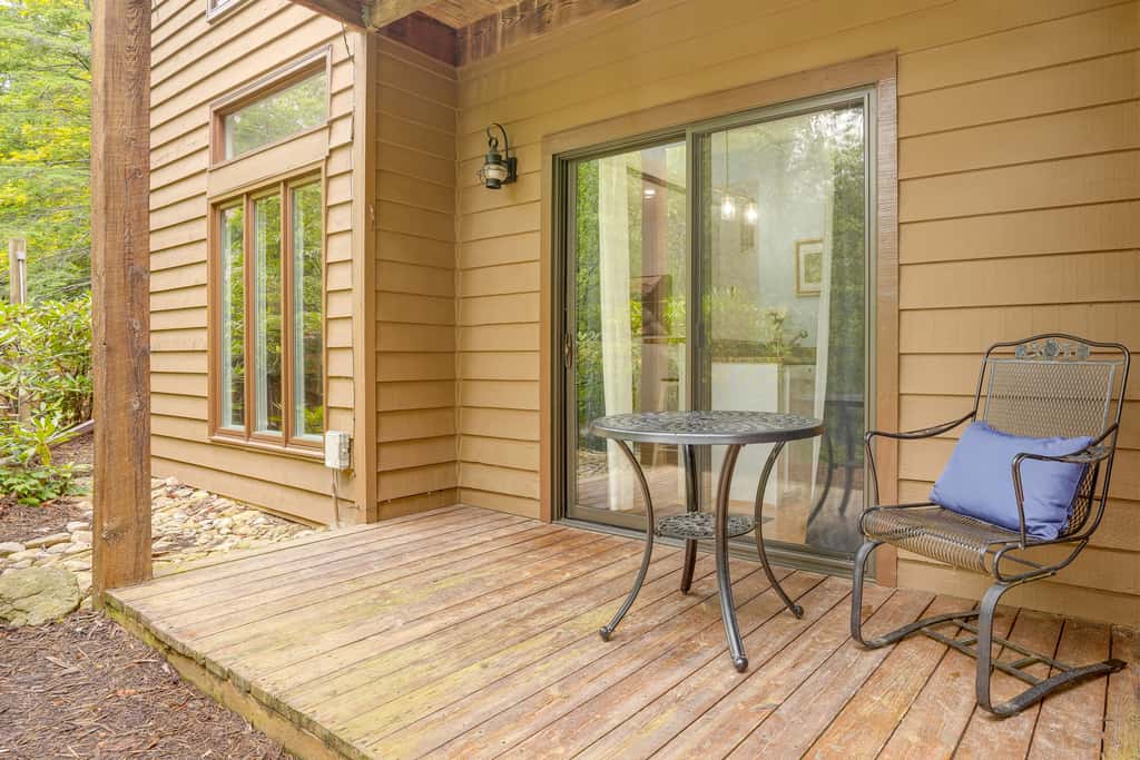 Wintergreen Condo: Walk to Slopes,Trails & Market!