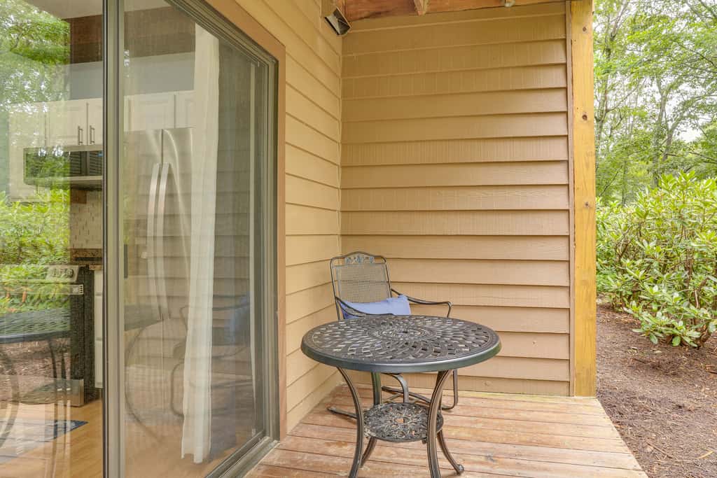 Wintergreen Condo: Walk to Slopes,Trails & Market!