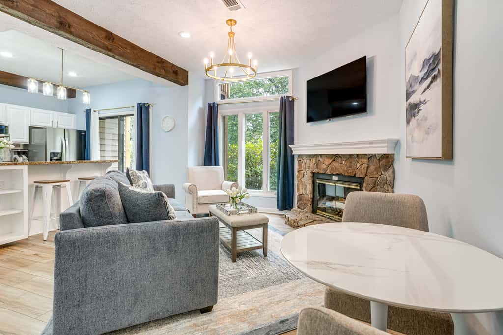 Wintergreen Condo: Walk to Slopes,Trails & Market!