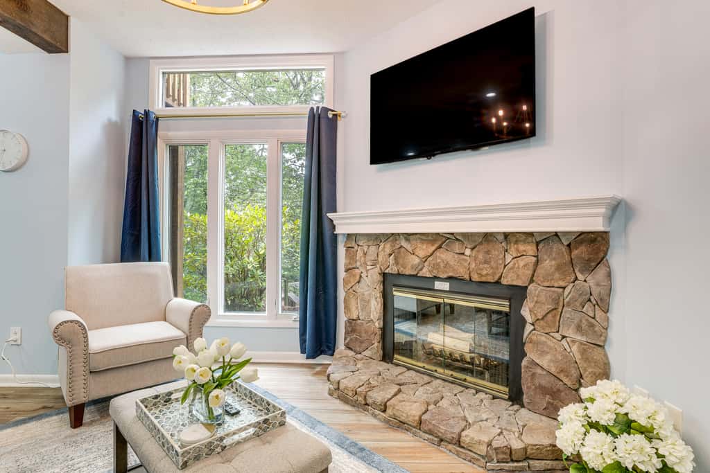Wintergreen Condo: Walk to Slopes,Trails & Market!
