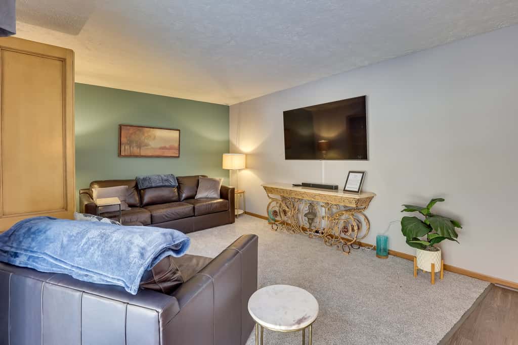 Akron Home w/ Deck: Walk to Towpath Trail!
