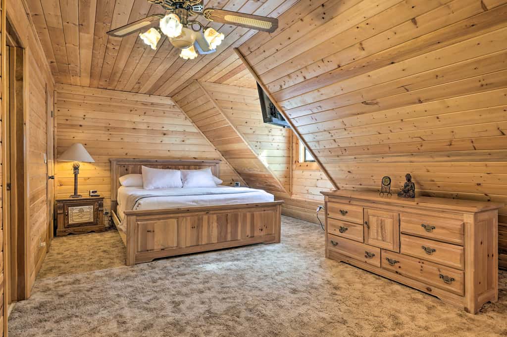 Rustic Duck Creek Village Cabin w/ Fire Pit!