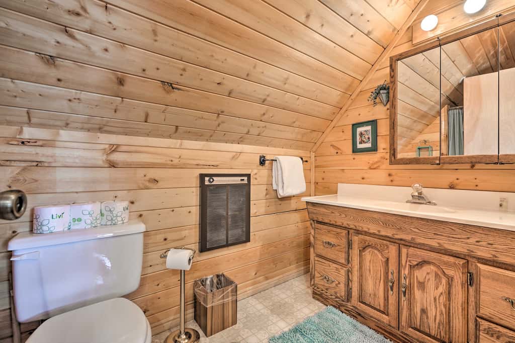 Rustic Duck Creek Village Cabin w/ Fire Pit!