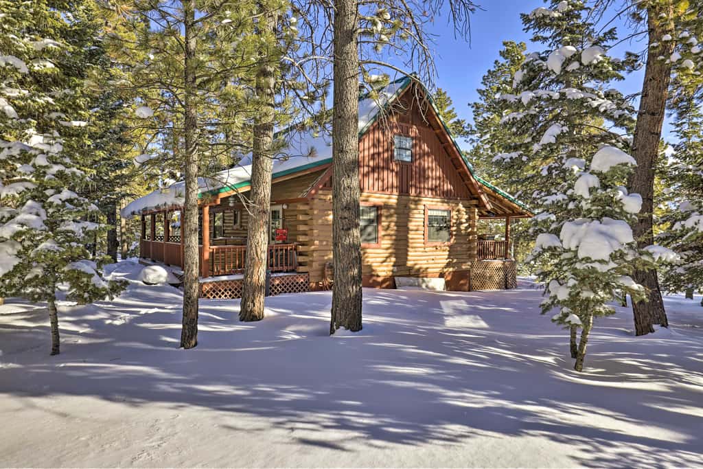 Rustic Duck Creek Village Cabin w/ Fire Pit!