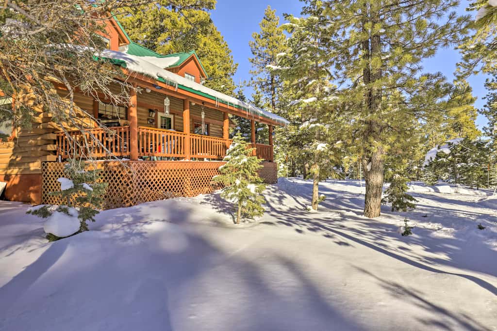 Rustic Duck Creek Village Cabin w/ Fire Pit!