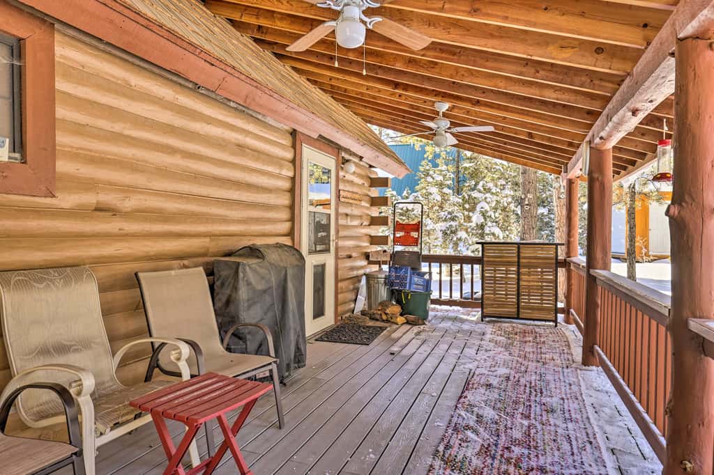 Rustic Duck Creek Village Cabin w/ Fire Pit!