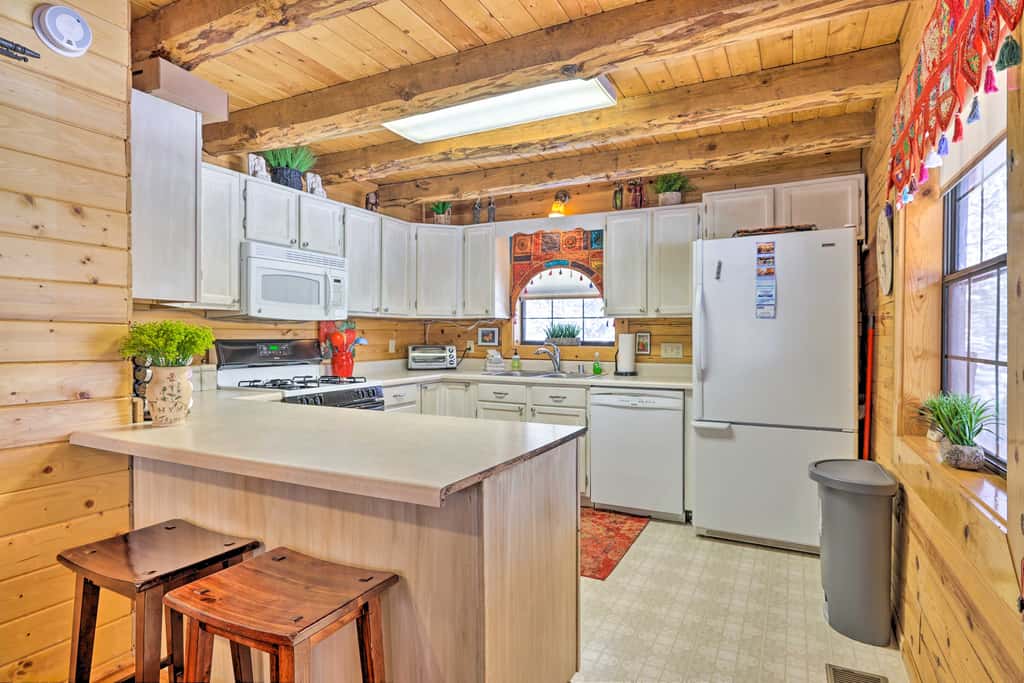Rustic Duck Creek Village Cabin w/ Fire Pit!