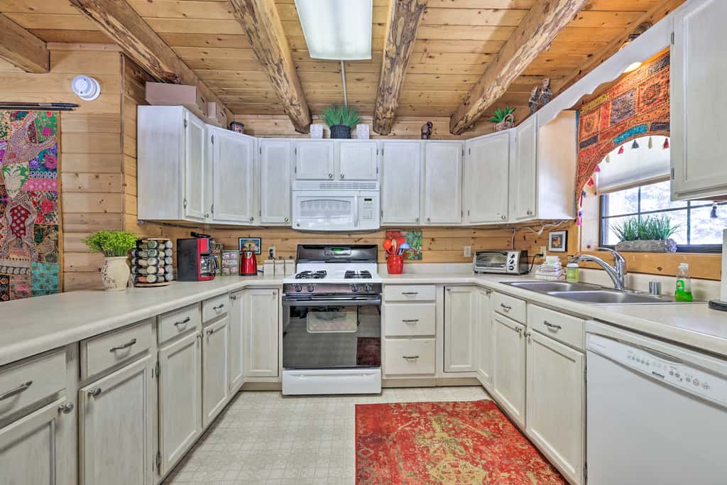 Rustic Duck Creek Village Cabin w/ Fire Pit!