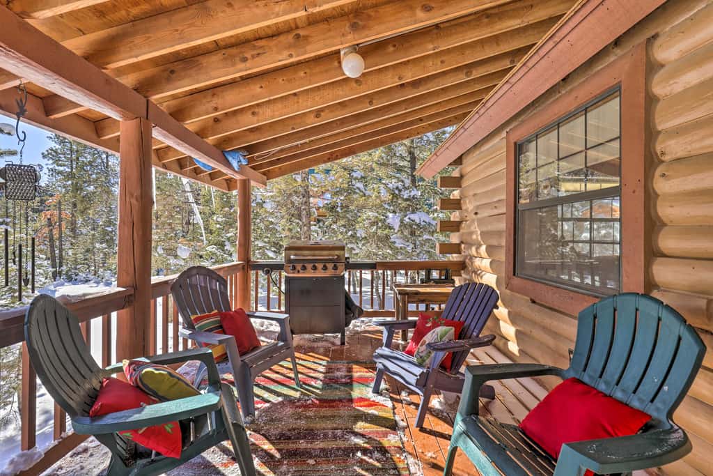 Rustic Duck Creek Village Cabin w/ Fire Pit!