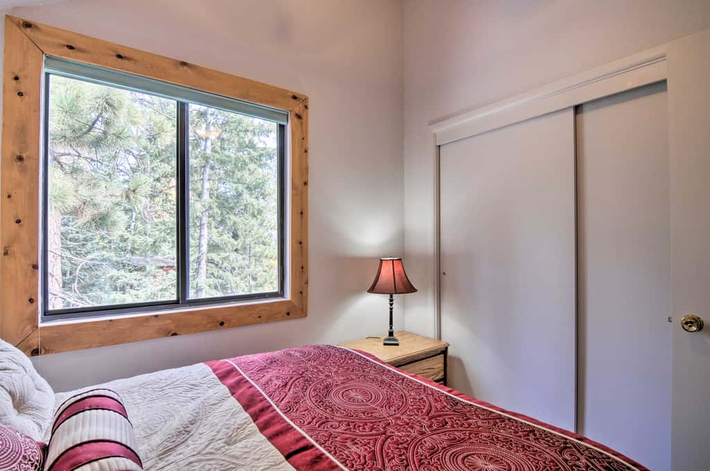 Duck Creek Village Cabin w/ Deck on Half Acre