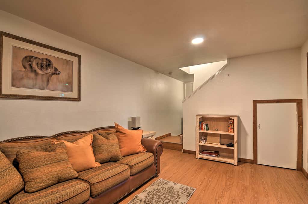 Duck Creek Village Cabin w/ Deck on Half Acre