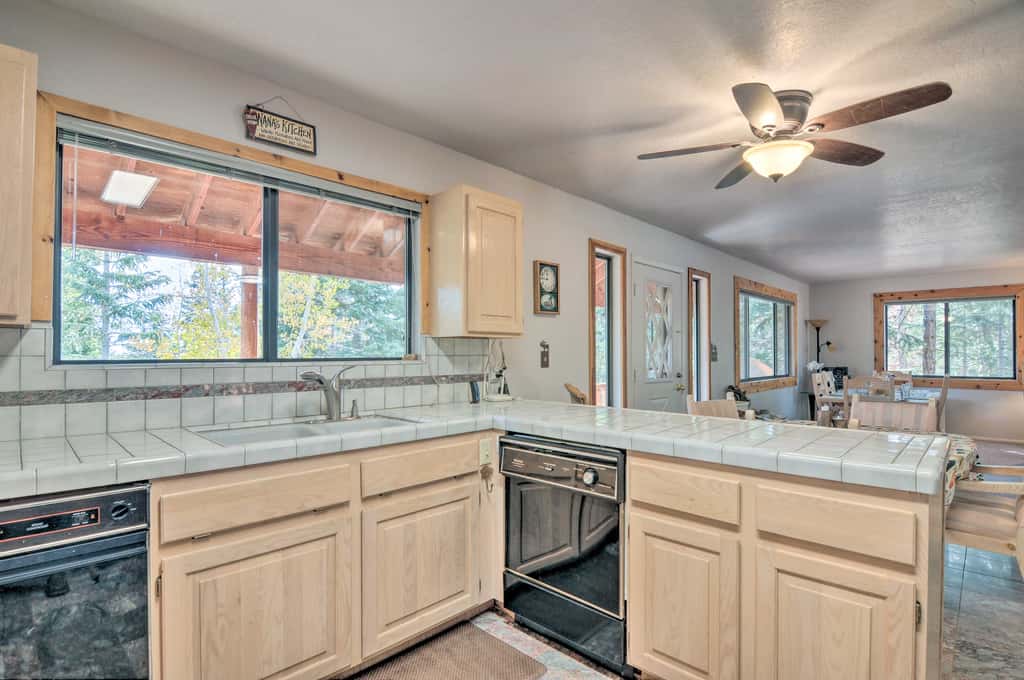 Duck Creek Village Cabin w/ Deck on Half Acre