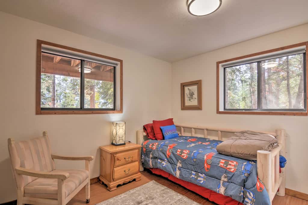 Duck Creek Village Cabin w/ Deck on Half Acre