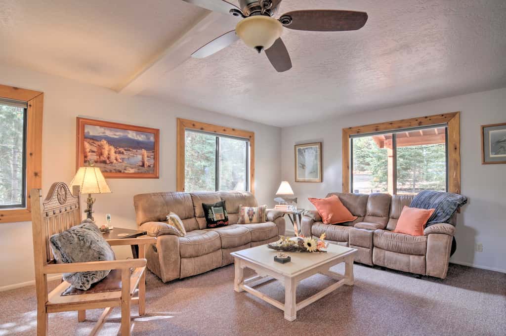 Duck Creek Village Cabin w/ Deck on Half Acre