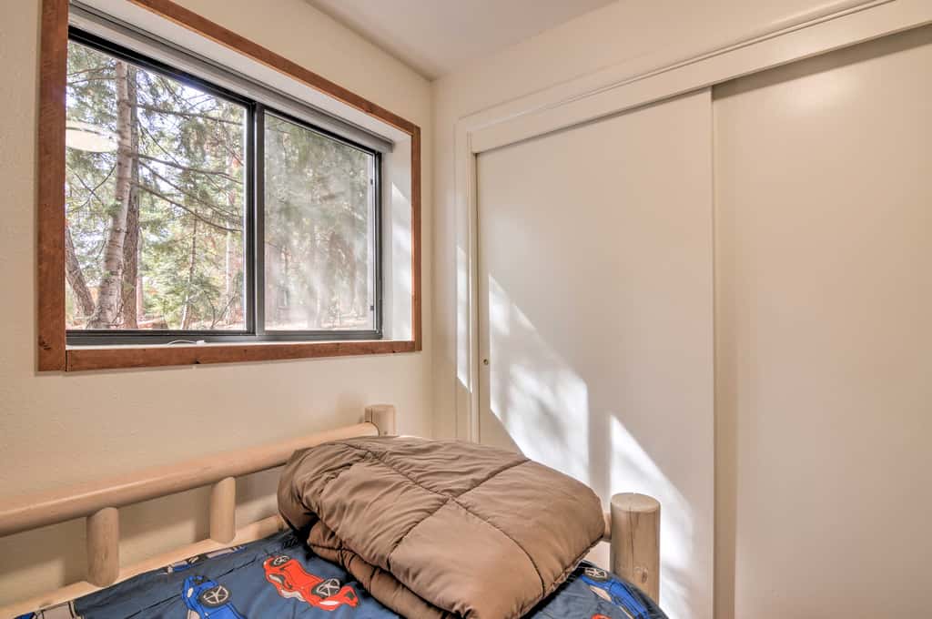 Duck Creek Village Cabin w/ Deck on Half Acre