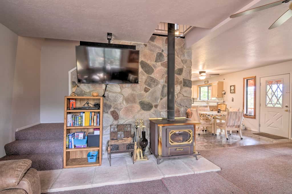 Duck Creek Village Cabin w/ Deck on Half Acre