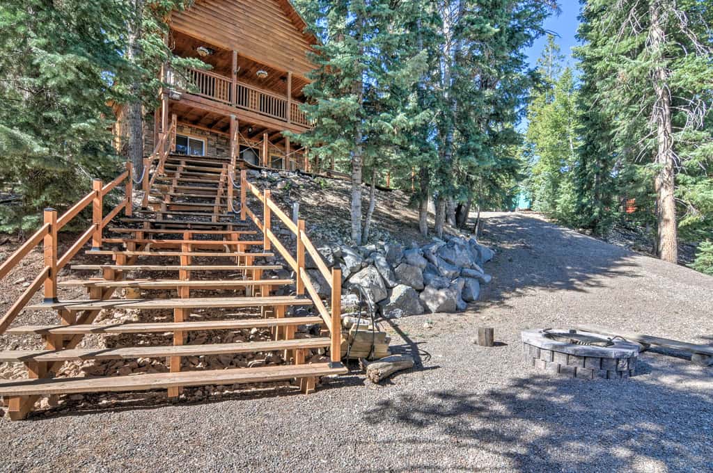 Cozy 'Nora's Hideaway' - Charming, Quiet Log Cabin