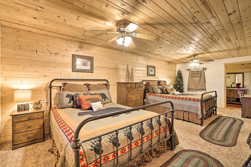 Cozy 'Nora's Hideaway' - Charming, Quiet Log Cabin