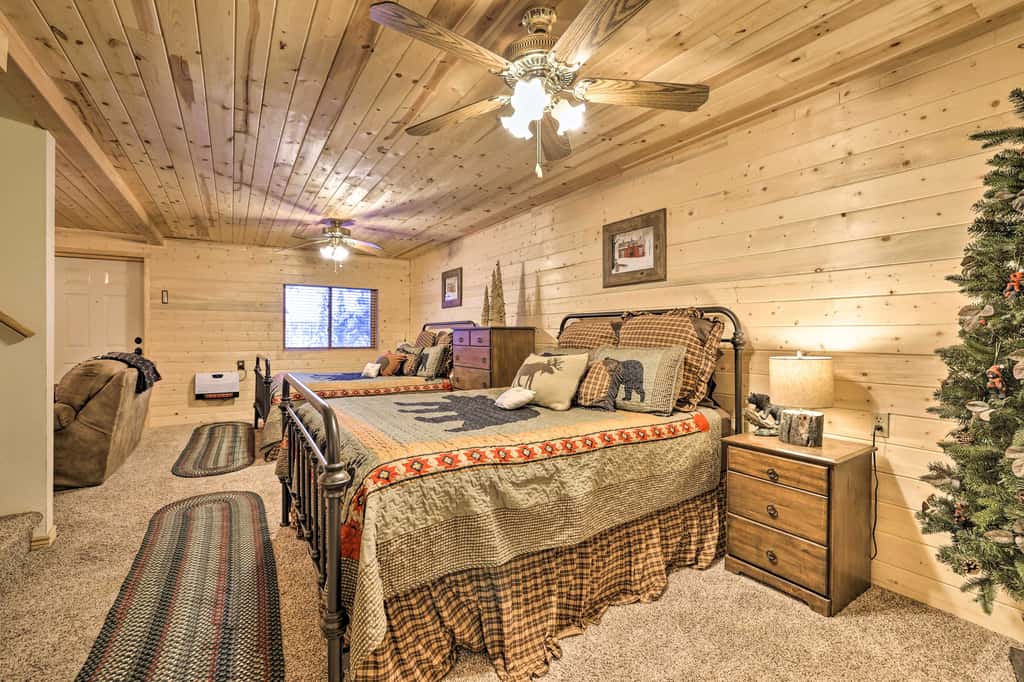 Cozy 'Nora's Hideaway' - Charming, Quiet Log Cabin