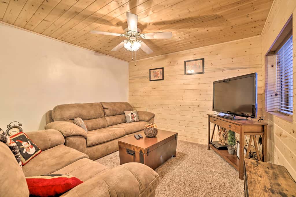 Cozy 'Nora's Hideaway' - Charming, Quiet Log Cabin