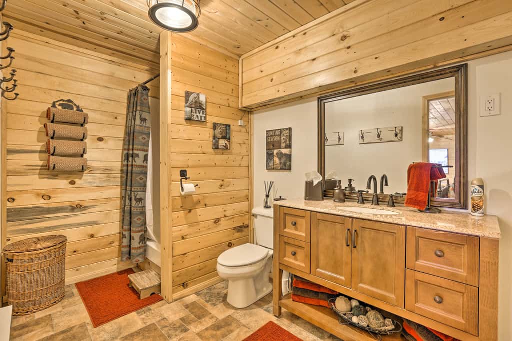 Cozy 'Nora's Hideaway' - Charming, Quiet Log Cabin