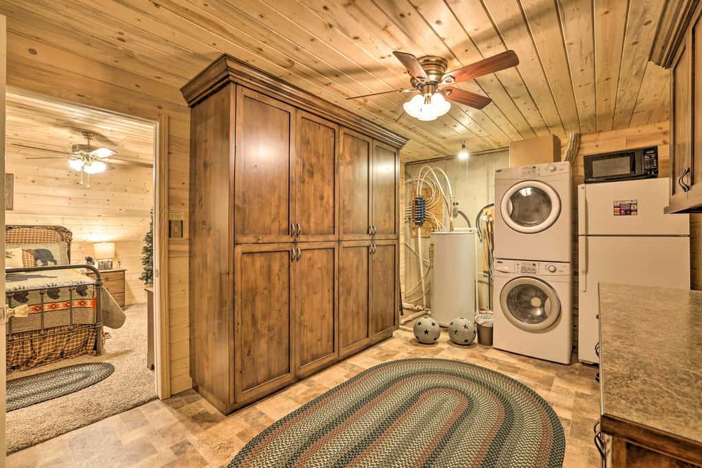 Cozy 'Nora's Hideaway' - Charming, Quiet Log Cabin